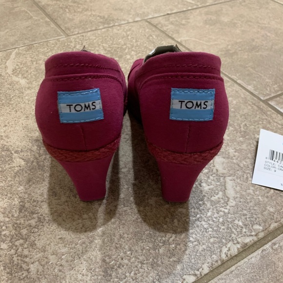 TOMS 9 canvas wrapped wedge - Picture 2 of 6